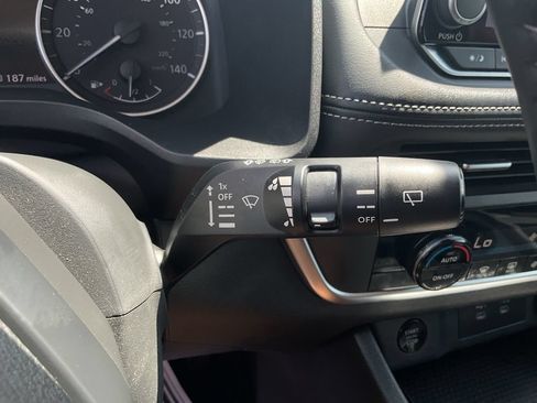Used 2025 Nissan Rogue SV FWD image 41