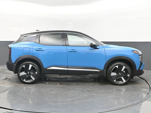 New 2025 Nissan Kicks SR image 8