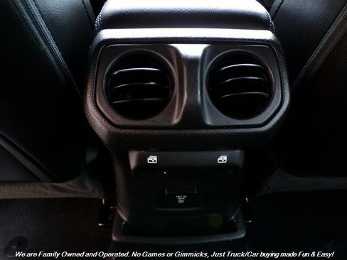 Used 2020 Jeep Wrangler Unlimited Sahara image 30