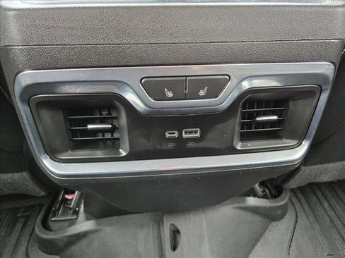 Used 2022 GMC Sierra 1500 Denali AWD/4WD image 17