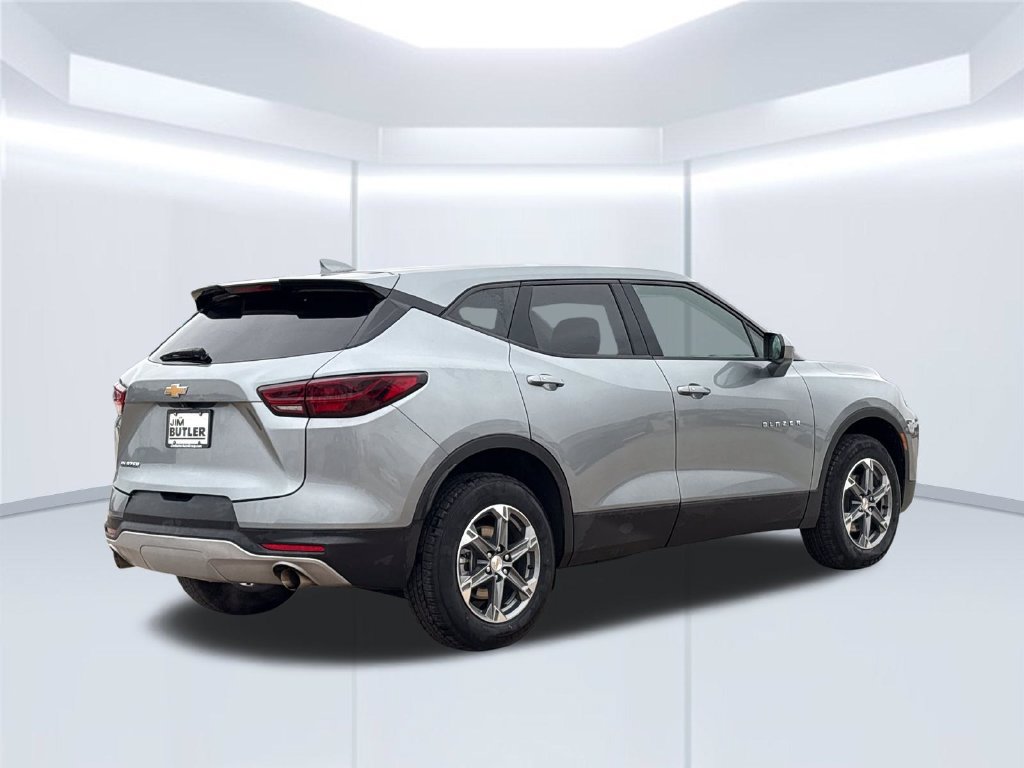 Used 2025 Chevrolet Blazer LT FWD image 7
