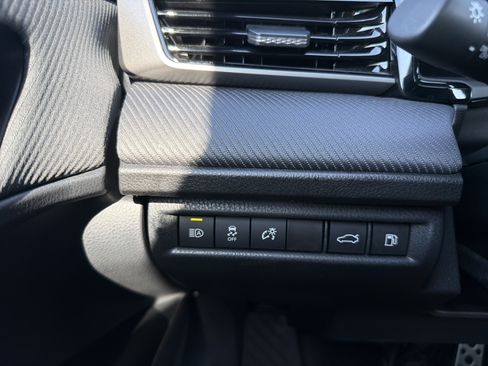 Used 2025 Toyota Camry SE FWD image 13
