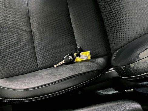 Used 2012 Toyota Camry SE image 10