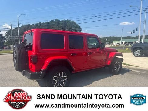 Used 2025 Jeep Wrangler Unlimited Sahara AWD/4WD image 3