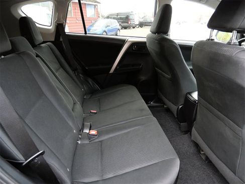 Used 2015 Toyota RAV4 LE image 9
