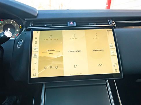 Used 2025 Land Rover Range Rover Velar Dynamic SE image 18