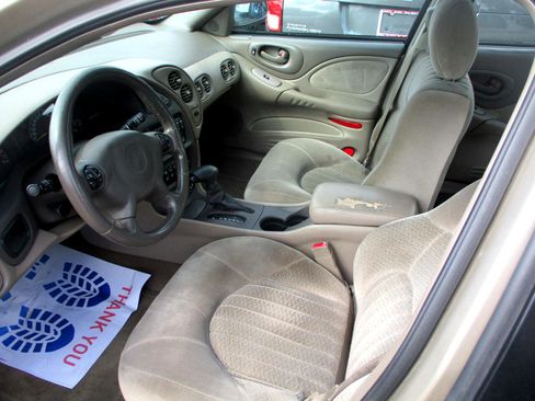 Used 2005 Pontiac Bonneville SLE image 10