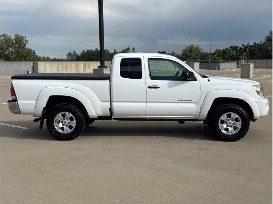 Used 2011 Toyota Tacoma 4x4 Access Cab w/ SR5 Pkg #2 image 9