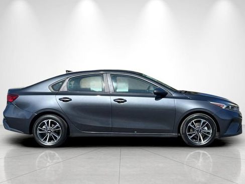Used 2023 Kia Forte LXS FWD image 3