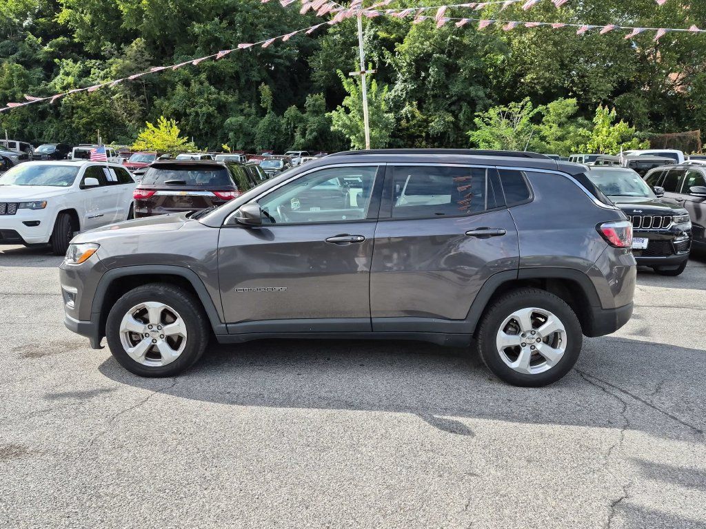 Used 2019 Jeep Compass Latitude w/ Cold Weather Group AWD/4WD image 9