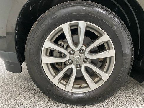 Used 2015 Nissan Pathfinder SV w/ Cargo Package image 23