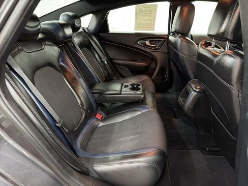 Used 2016 Chrysler 200 S FWD image 17