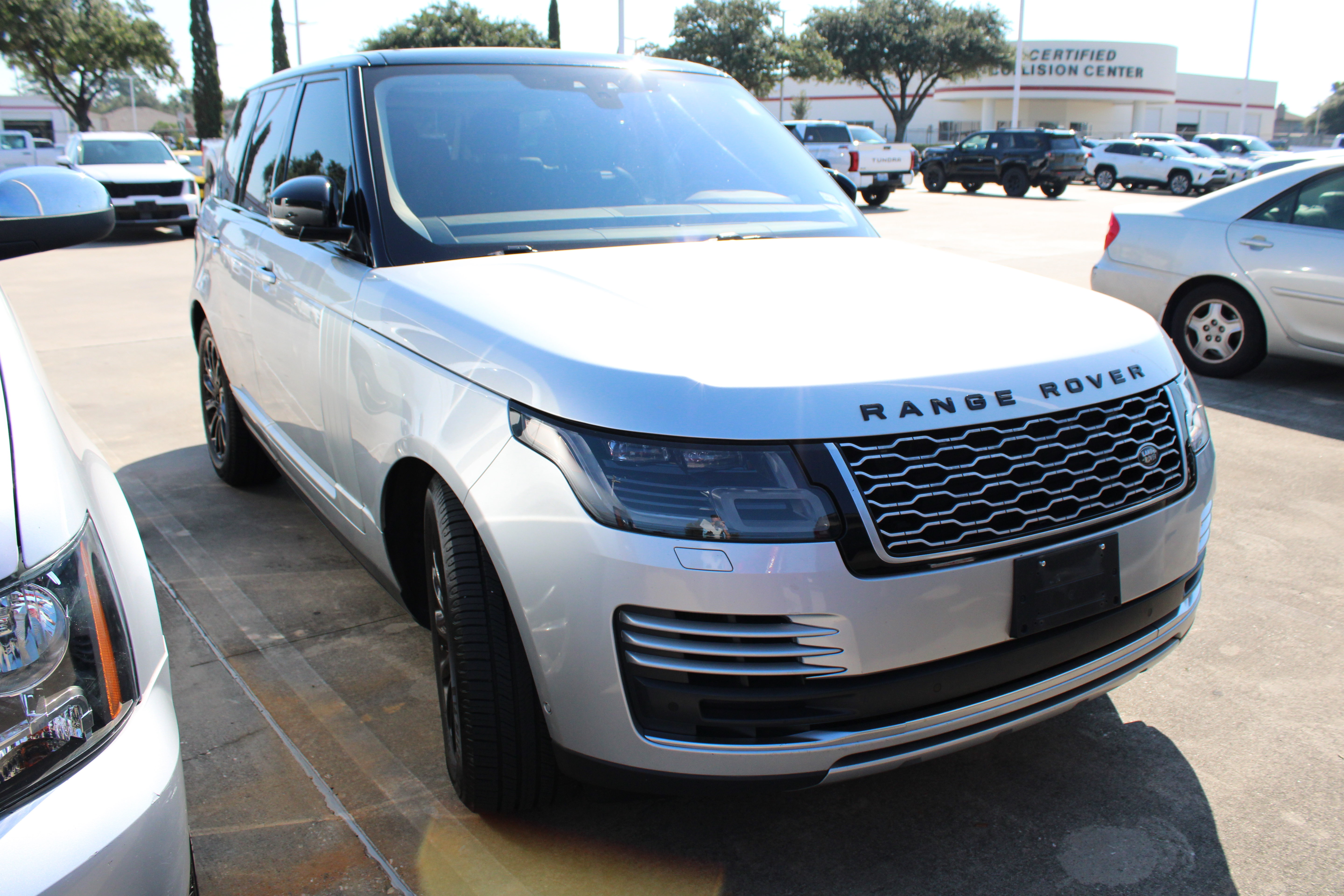 Used 2019 Land Rover Range Rover HSE AWD/4WD image 2