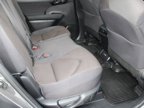 Certified 2023 Toyota Highlander LE image 20