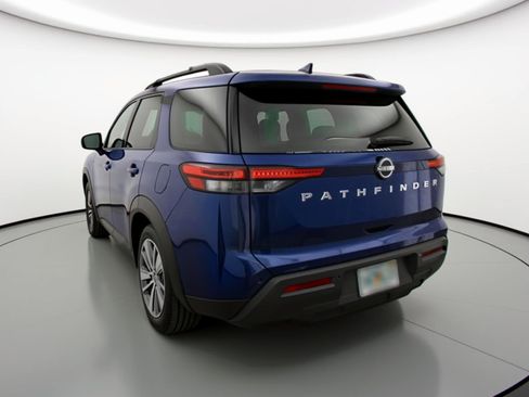 Used 2025 Nissan Pathfinder SV image 6