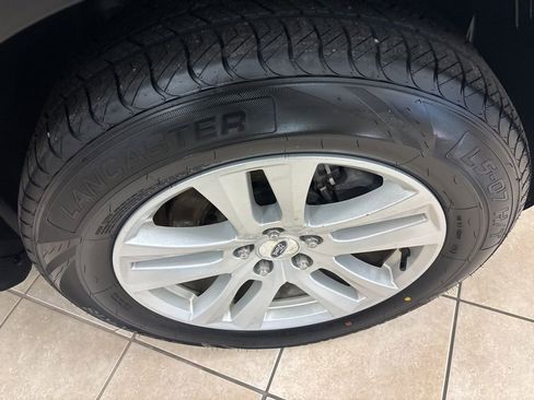 Used 2018 Ford Explorer XLT w/ Equipment Group 202A image 41