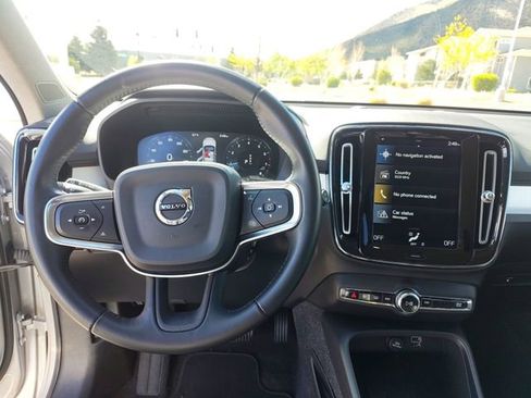 Used 2019 Volvo XC40 T5 Momentum image 14