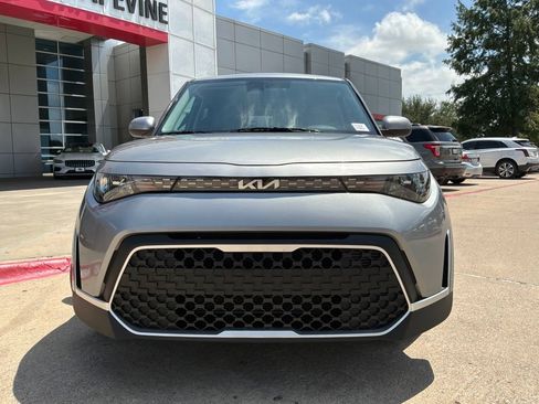 Used 2025 Kia Soul LX w/ LX Technology Package FWD image 3