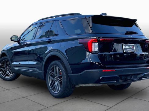Used 2025 Ford Explorer ST-Line w/ ST-Line Street Pack AWD/4WD image 12