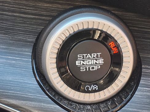 Used 2023 Jeep Wagoneer L Series III w/ Premium Group I image 15