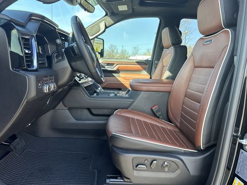 Used 2025 GMC Sierra 2500 Denali Ultimate image 16