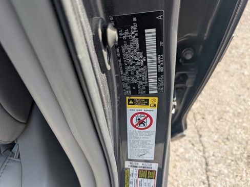 Used 2010 Toyota Highlander SE image 31