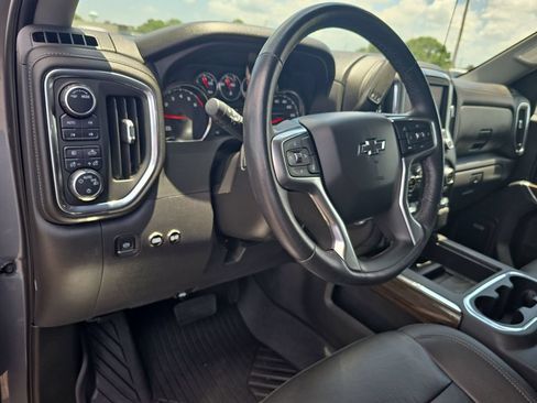 Used 2022 Chevrolet Silverado 1500 LT Trail Boss w/ Convenience Package II AWD/4WD image 16