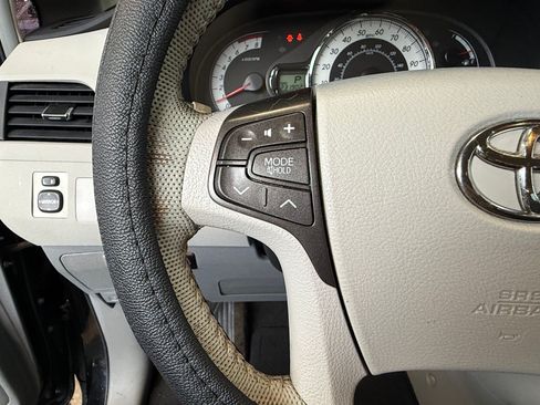 Used 2011 Toyota Sienna SE w/ Towing Pkg FWD image 17