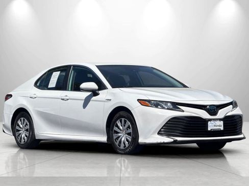 Used 2020 Toyota Camry LE w/ Preferred Accessory Package FWD image 9