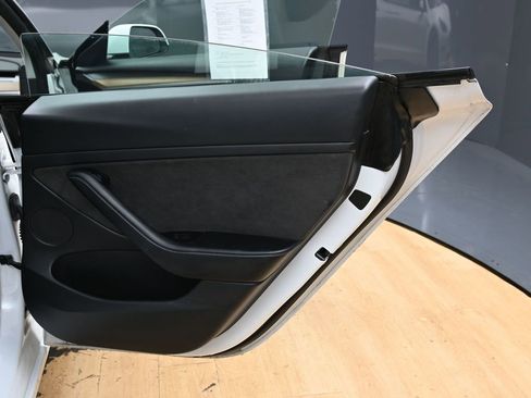 Used 2021 Tesla Model 3 Standard Range Plus image 34