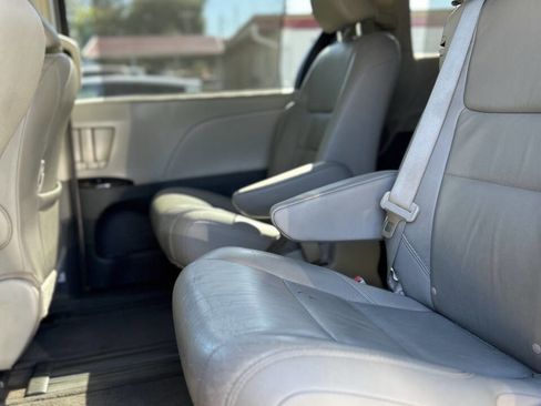 Used 2015 Toyota Sienna image 13