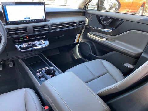 New 2026 Lincoln Corsair Reserve image 17