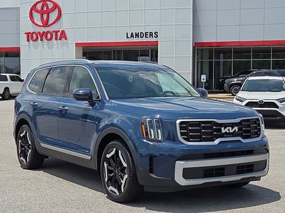 Used 2023 Kia Telluride S w/ S Sunroof Package