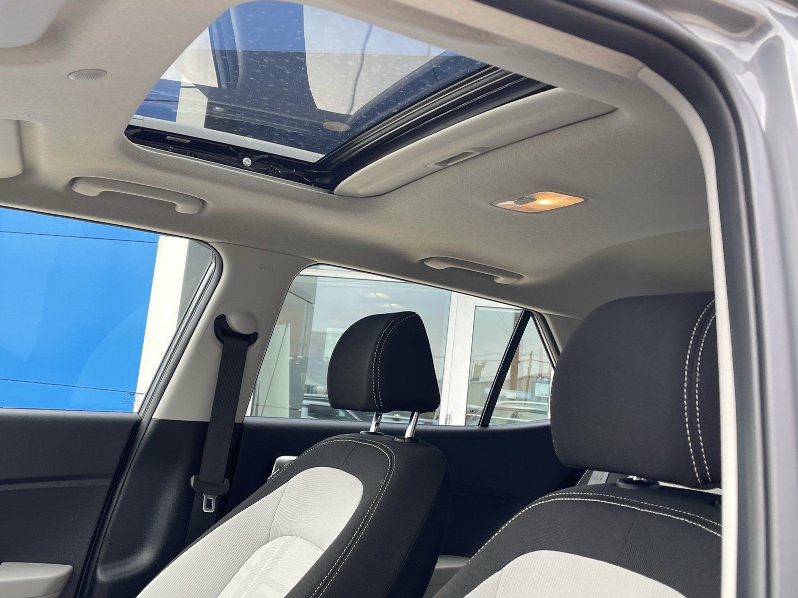 Used 2023 Hyundai Venue SEL FWD image 20
