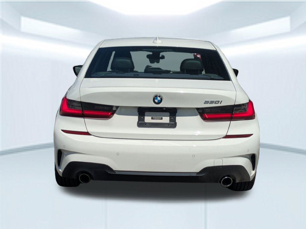 Used 2020 BMW 330i Sedan w/ M Sport Package RWD image 4