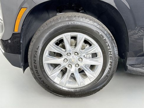 Used 2025 Chevrolet Tahoe Premier RWD image 38