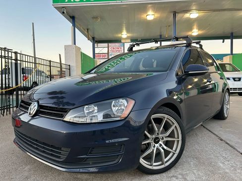Used 2016 Volkswagen Golf S image 2