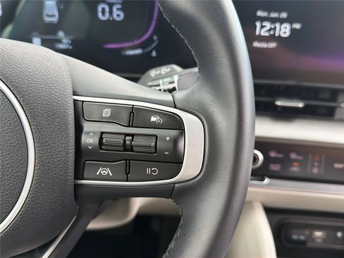 Used 2025 Kia Sportage EX FWD image 17