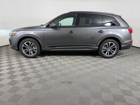 Used 2025 Audi Q7 2.0T Premium w/ Convenience Plus Package AWD/4WD image 2