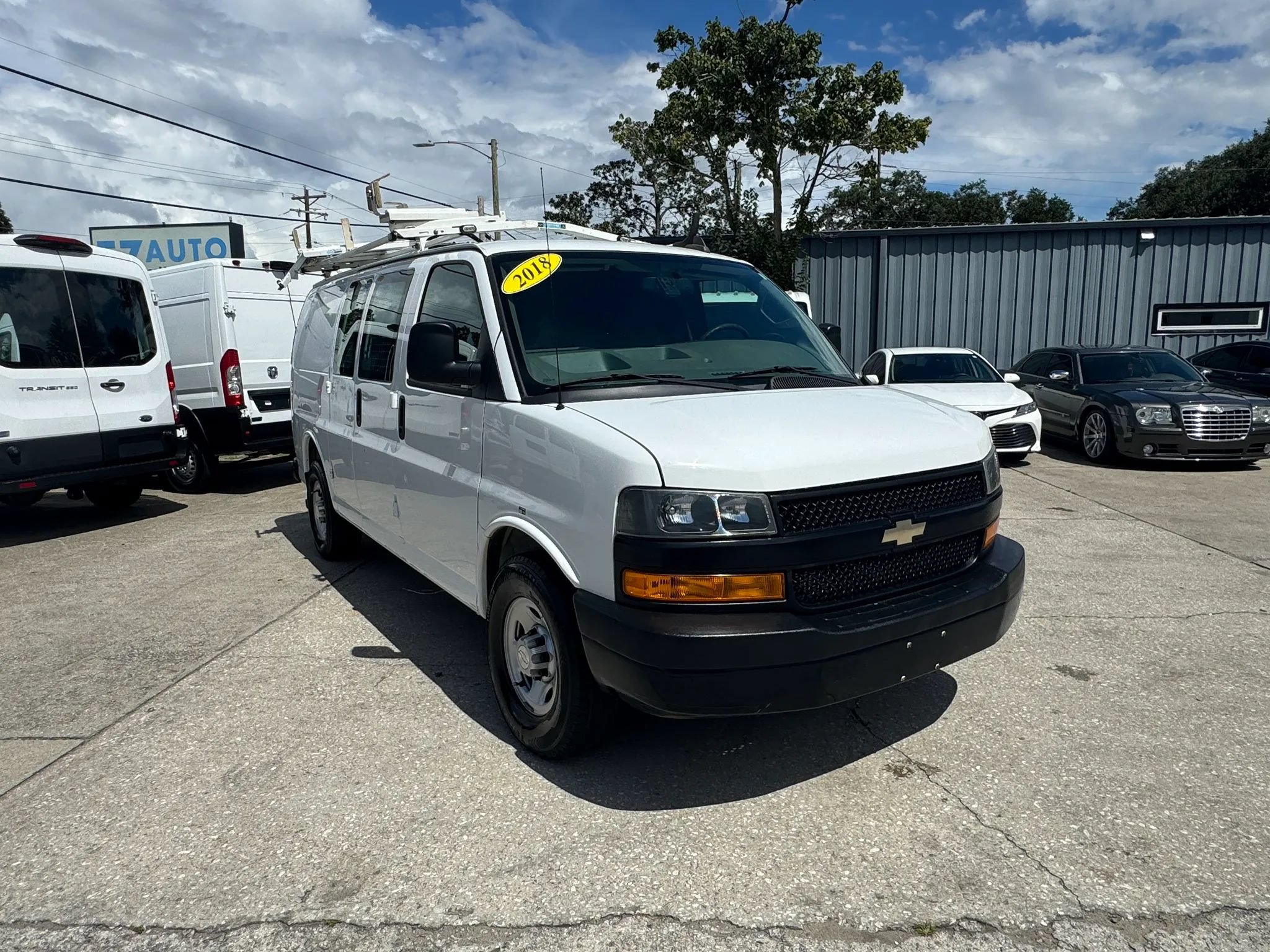 Used 2018 Chevrolet Express 2500 w/ Driver Convenience Package RWD image 2