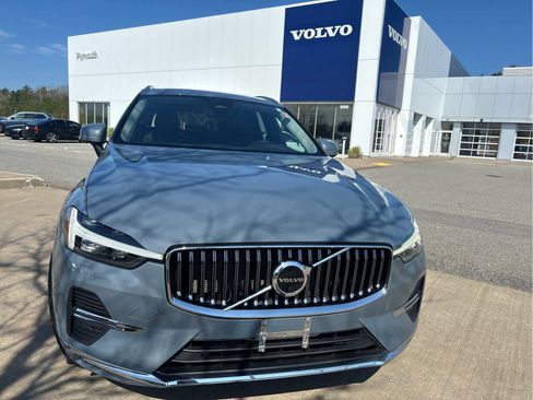 Used 2023 Volvo XC60 B5 Plus w/ Climate Package AWD/4WD image 3