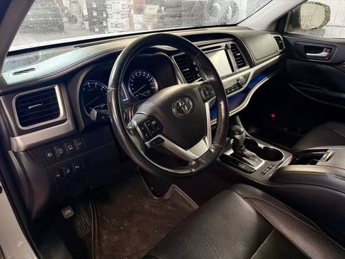 Used 2017 Toyota Highlander Limited AWD/4WD image 8