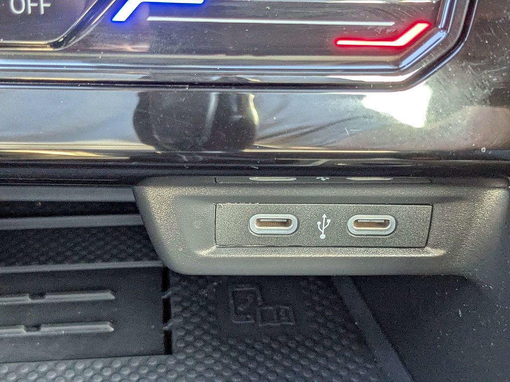 Used 2025 Volkswagen Jetta SE w/ Sunroof Package FWD image 22