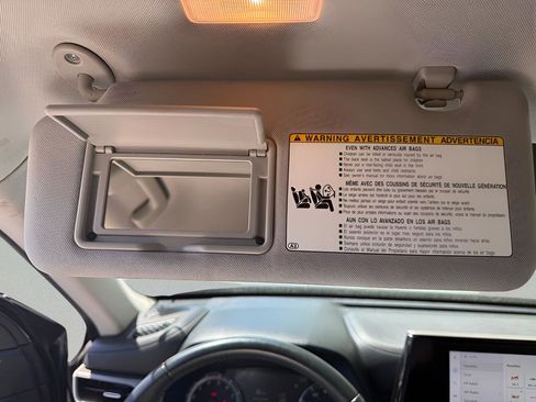 Used 2023 Toyota Highlander LE image 31