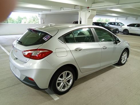 Used 2017 Chevrolet Cruze LT w/ Convenience Package FWD image 5