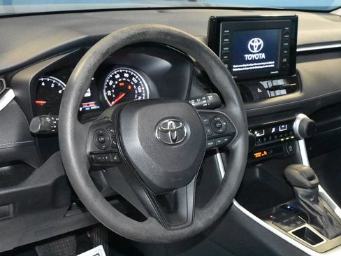 Used 2022 Toyota RAV4 LE AWD/4WD image 2