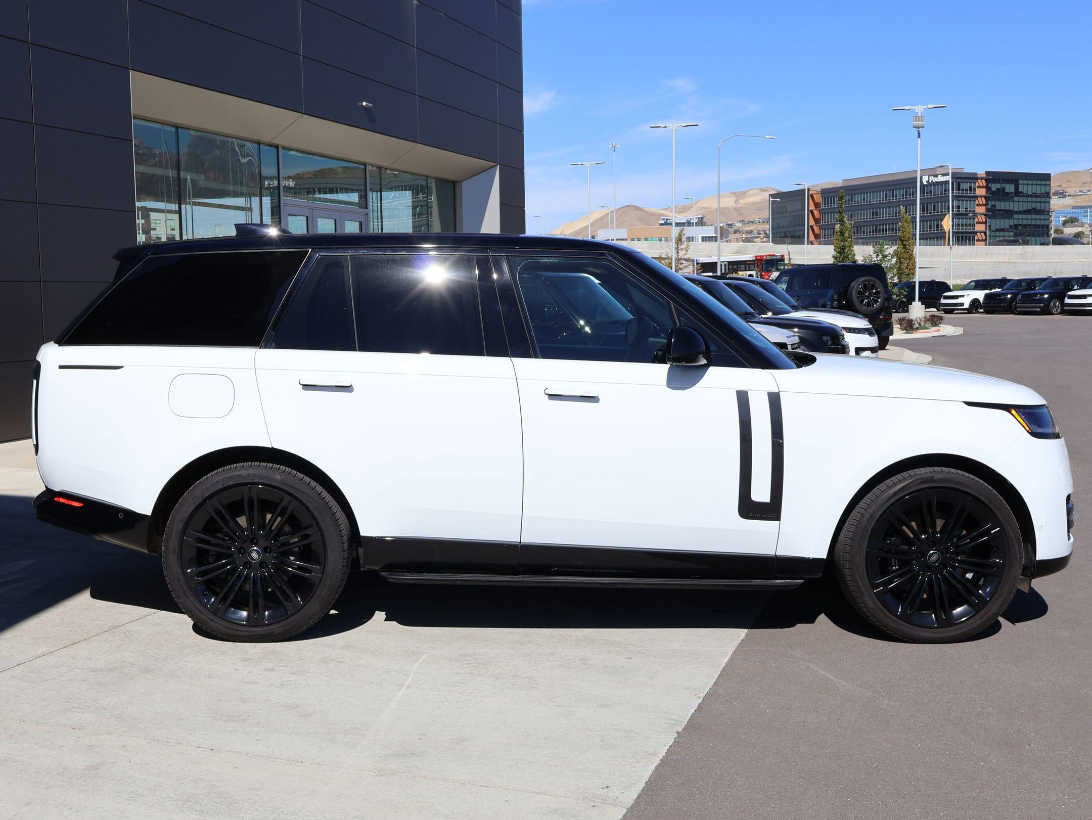 Certified 2024 Land Rover Range Rover Autobiography AWD/4WD image 5