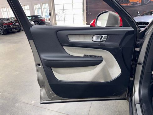 Used 2020 Volvo XC40 T4 Inscription image 44