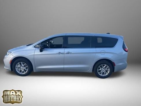 New 2026 Chrysler Pacifica Select image 5