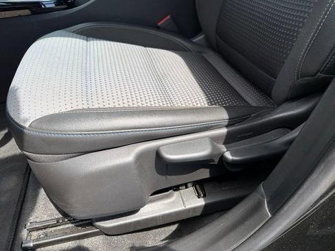 Used 2025 Chevrolet Trax LT FWD image 38